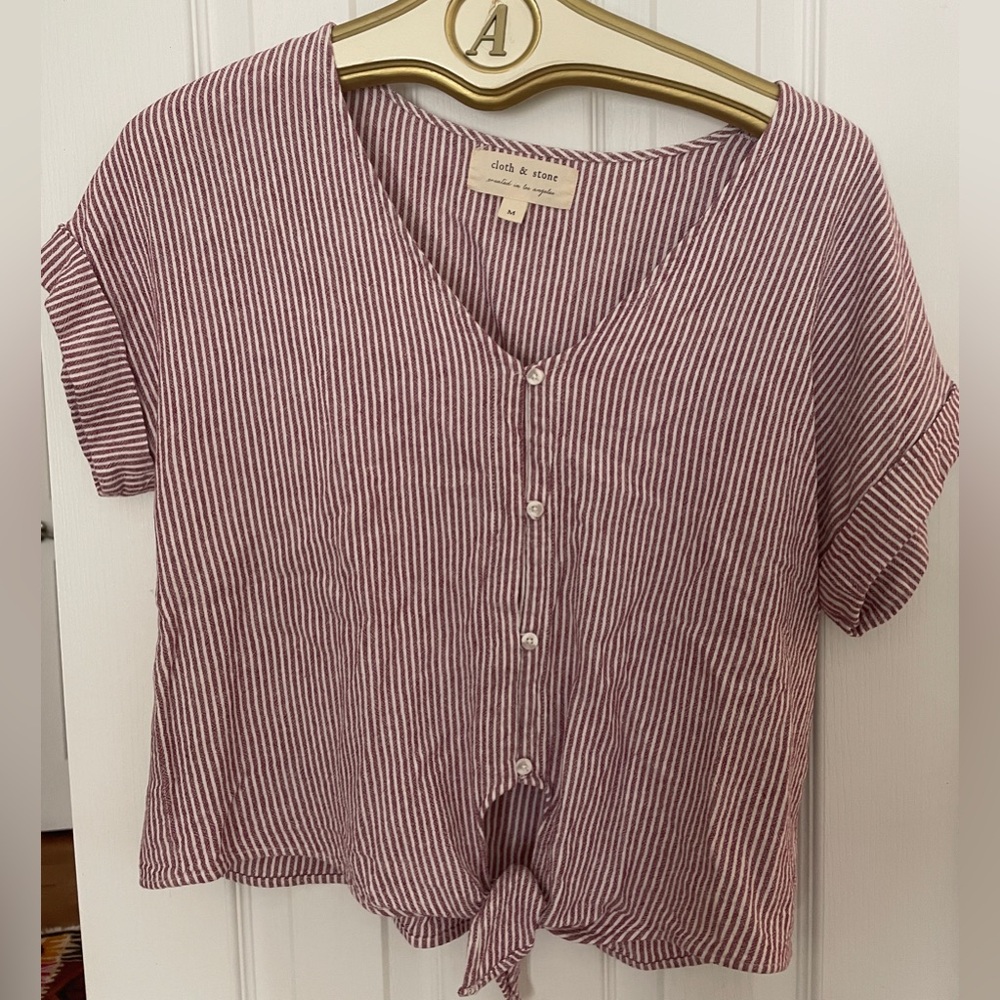 Cloth and stone crop shirt size M